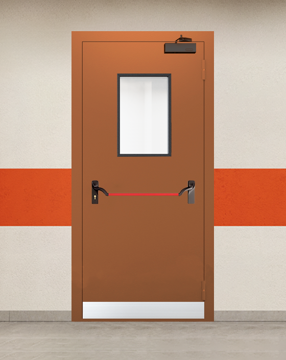 Противопожарная однопольная коричневая дверь EI 90 с ручкой антипаника, прямоугольным окном, узким отбойником