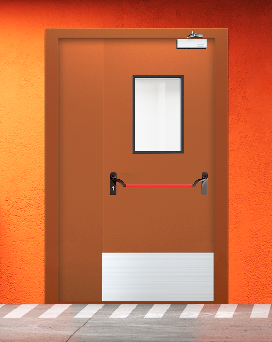 Противопожарная полуторная коричневая дверь EIS 60 с ручкой антипаника, прямоугольным окном, широким отбойником