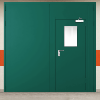 Ворота металлические двустворчатые зеленые с дверью, окном, доводчиком и блестящей ручкой