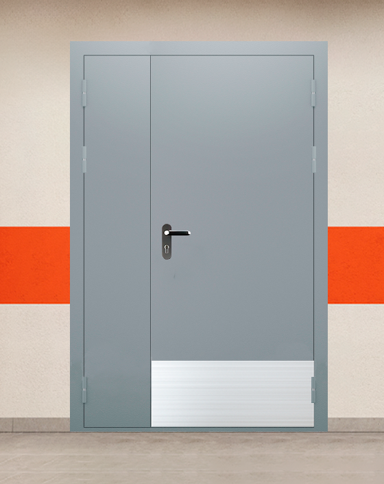 Противопожарная полуторная серая дверь EI 30 (3-го типа) без доводчика с блестящей ручкой, широким отбойником