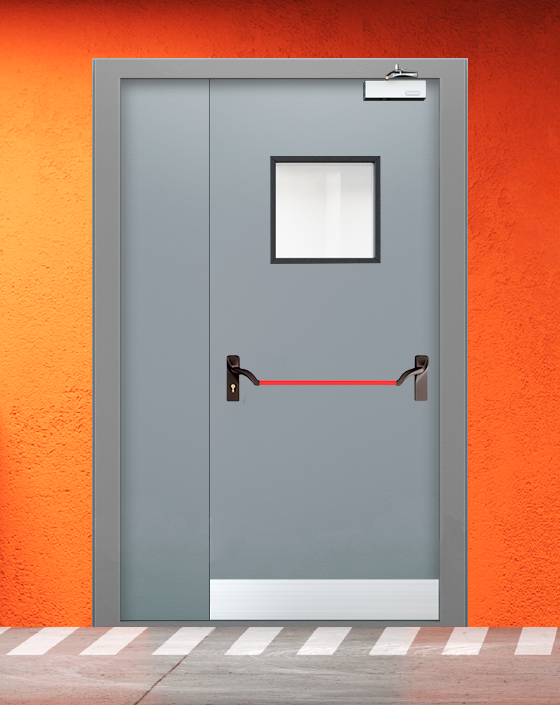 Противопожарная полуторная серая дверь EI 60 (2-го типа) с ручкой антипаника, квадратным окном, узким отбойником