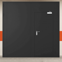 Ворота металлические двустворчатые черные с дверью, доводчиком и блестящей ручкой