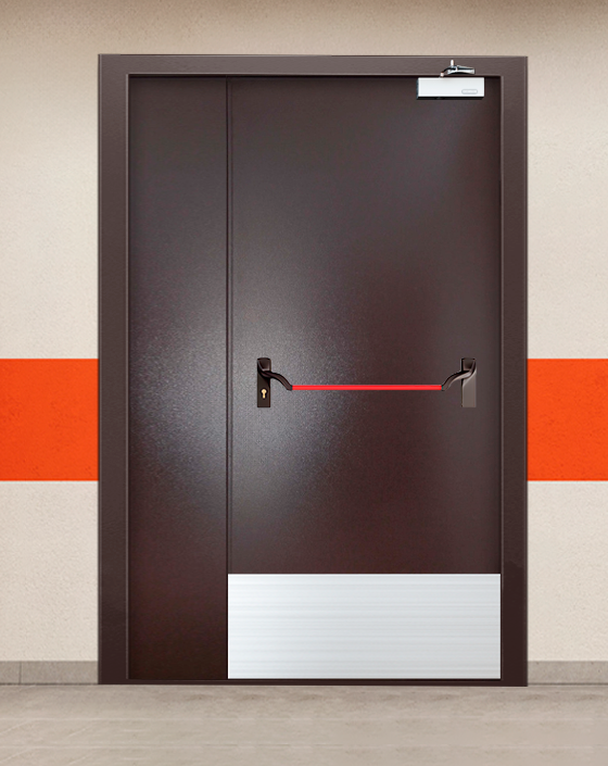 Противопожарная полуторная коричневая дверь порошковым напылением EIS 90 с ручкой антипаника, широким отбойником